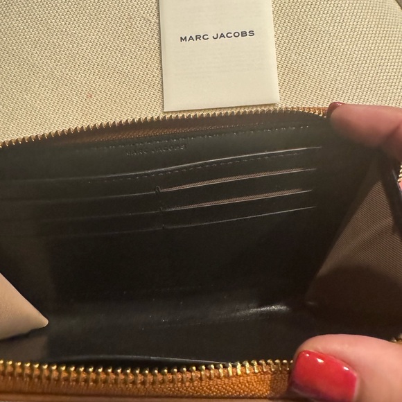 Marc Jacobs The Groove Wristlet Wallet - like new - Smoked Almond - Picture 3 of 5
